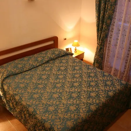 Idueleoni Mhotel 2*